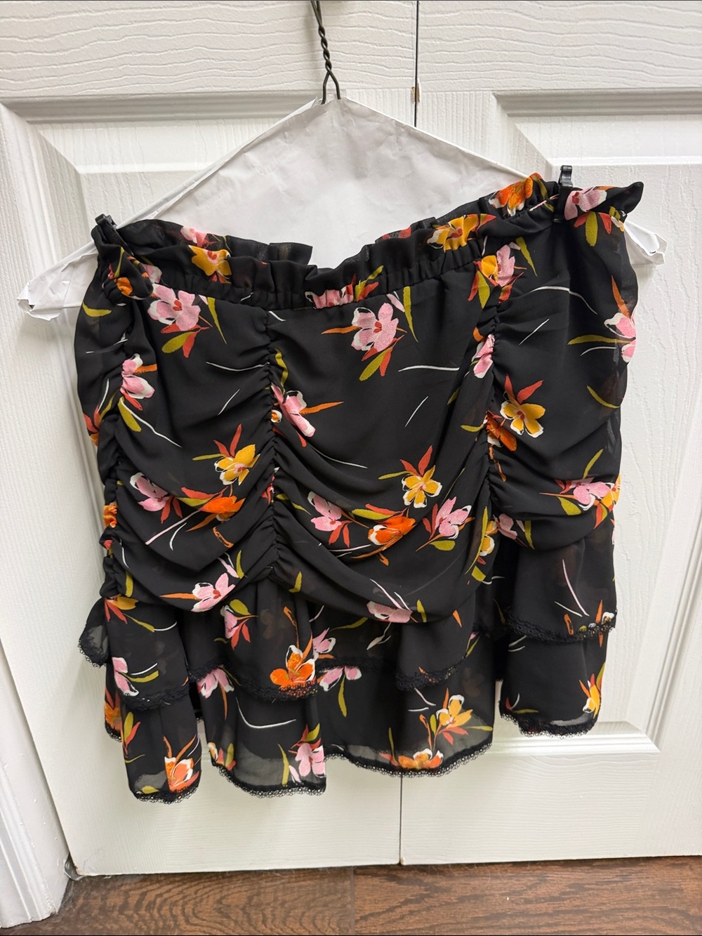 Lost + Wander Women's Black floral ruffle mini skirt.